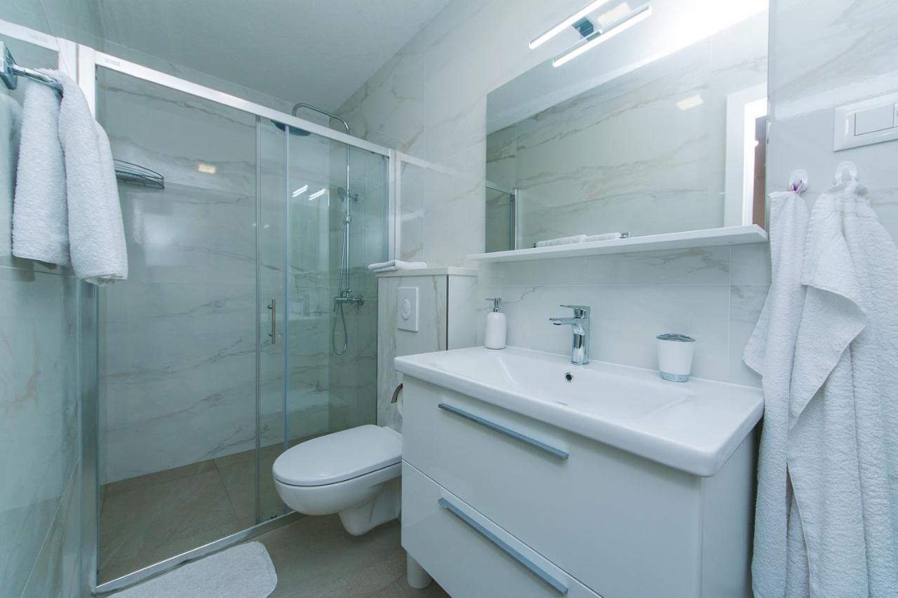 Apartments By The Sea Brela, Makarska - 20778 Exterior foto