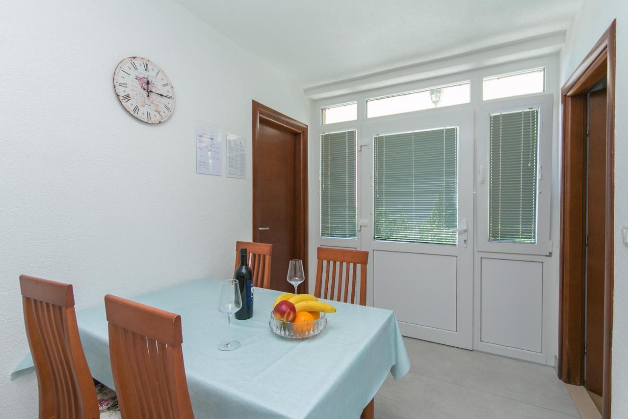 Apartments By The Sea Brela, Makarska - 20778 Exterior foto